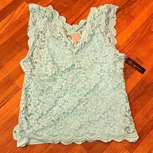 NWT pretty lace sleeveless shirt with tank